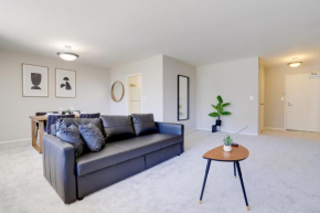 Style and Convenience Apartment at Crystal City